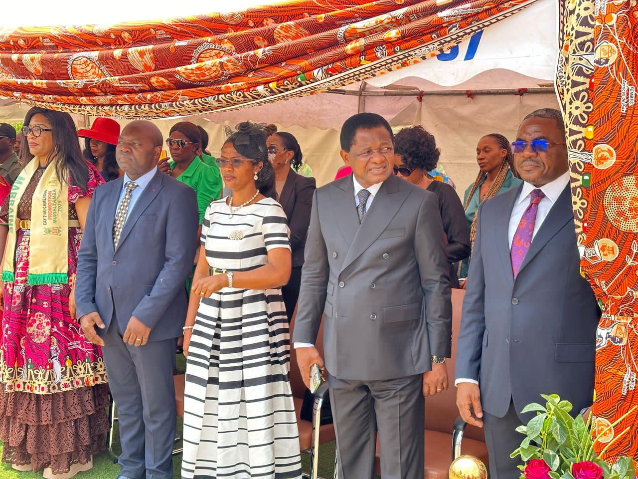 Remise des attestations de formation en informatique aux femmes de Yaoundé 7